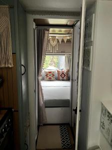 a small room with a bed and a window at Glamping Karavan u Konopiště in Chrášťany