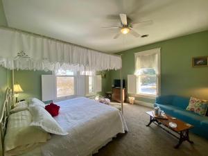 a bedroom with a bed and a ceiling fan at Red Rose Inn Bed and Breakfast in Bardstown