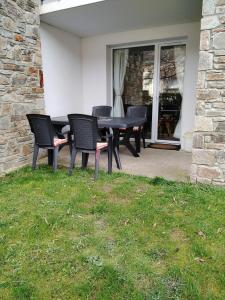 a black table and chairs on a patio at Hébergement Coup de Coeur in Ax-les-Thermes