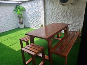 a wooden table and two chairs and a table and bench at Sabana Africana in Puerto Triunfo +6 photos