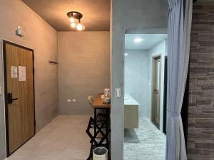 a hallway with a bathroom with a table and a sink at 上好所在民宿 in Shoufeng +19 photos