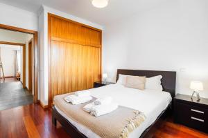 a bedroom with a bed with two towels on it at GuestReady - Charming Apartment with Ocean Views in Caniço +20 photos