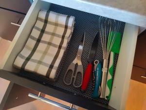a drawer filled with scissors and other kitchen utensils at La Clé des Vignes 1 in Roye