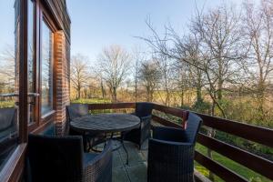 a patio with a table and chairs on a balcony at Welcome in - Appartement met balkon in Veere I Kievitenlaan 22 in Veere