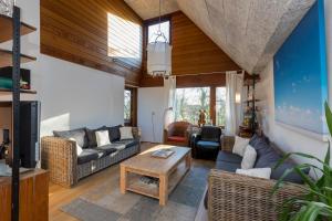 a living room with couches and a table at Welcome in - Appartement met balkon in Veere I Kievitenlaan 22 in Veere
