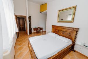a bedroom with a bed and a mirror on the wall at Gli olivi in Formello