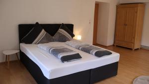 a bed with four pillows on it in a room at Haus Wangen in Dürler