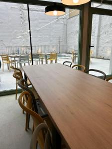 a table and chairs in a room with a large window at Hostelfly Fira Barcelona in Hospitalet de Llobregat +92 photos