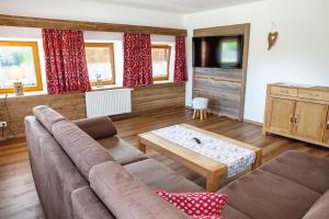 a living room with a couch and a coffee table at Bauernhaus Markus Köpf in Füssen
