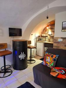 a living room with a trash can and a kitchen at Tiny studio, rustic style, historic center in Sanremo