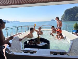 a group of people in a hot tub on a boat at Nhà nghỉ Thường Nga in Cat Ba