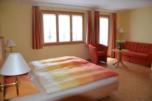 
Ein Bett oder Betten in einem Zimmer der Unterkunft Hotel Gasthof Kreuz
