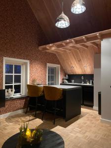 a kitchen with a table and chairs in a room at B&B Aan t End in Kootwijkerbroek