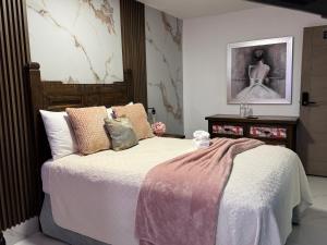 a bedroom with a bed and a picture of a woman at Onyx luxury rd in La Romana +66 photos