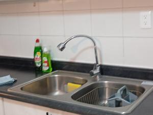 a kitchen sink with a faucet and a sponge at Casa en altos colonia lomas SLP in San Luis Potosí +29 photos