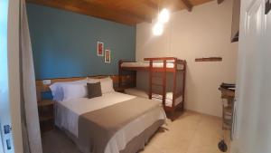 a bedroom with a bed and two bunk beds at Alojamiento mei-mei in Puerto Iguazú +90 photos