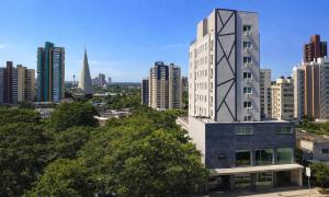 a view of a city with a tall building at Hotel Avalon Maringá Econômico in Maringá