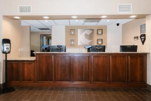 a lobby with a reception desk in a hospital at Comfort Suites Effingham Central in Effingham +42 photos
