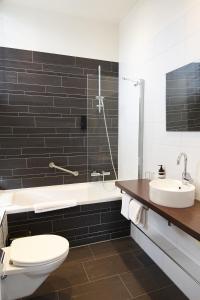 a bathroom with a toilet and a sink and a tub at Gasterij Posthuys in Leerdam +24 photos