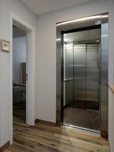 a glass shower in a room with a wooden floor at A Casa do Tella e Rosalía in Portosin