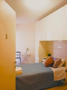 a bedroom with a large bed and a table at Lo Scorcio su Sovicille in Sovicille