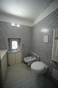 a bathroom with a toilet and a bidet at Mosahouse in Naples +17 photos