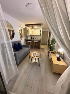 a living room with a couch and a table at San Miguel Apartment Ocean Magic in Lima
