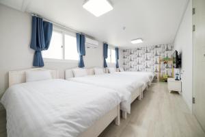 A bed or beds in a room at DreamTrip Guesthouse