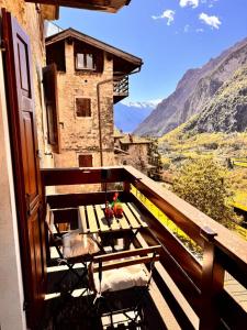 a balcony with a table and a view of a mountain at La Ca' nel Borgo in Tenno