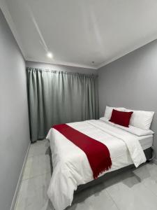 a bedroom with a large white bed with a red blanket at Villa Amari in Aliwal North