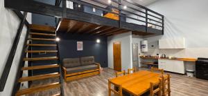 a kitchen and a dining room with a loft at Oasis Atlántida in Santa Clara del Mar