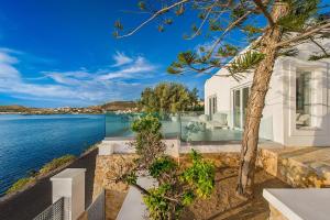 a house with a view of the water at Sunset Villa in Posidhonía