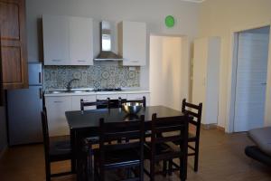 a kitchen and dining room with a table and chairs at La casa di Bice alloggio 1 in Cassibile +10 photos