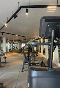 a gym with a bunch of exercise bikes in a room at Stúdio FRENTE MAR Centro de Convenções Salvador ArtStudio in Salvador