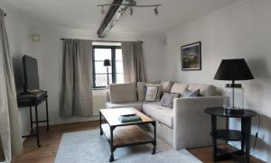 a living room with a couch and a table at Lilla lugnet in Ystad