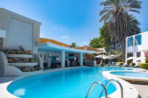a pool at a hotel with two swimming pools at Bungalows Spilberg in Colán