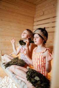 a group of girls sitting on beds in a room at Leśniczanka in Brenna