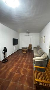 a living room with a couch and a flat screen tv at Casa com piscina 20 Leitos in Cuiabá