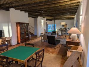 a living room with a green table and chairs at Herdade dos Calvinos, Monte 2 - Alandroal in Parreiras