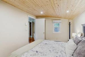 a bedroom with a bed and a wooden ceiling at The Treehouse at Banner Elk in Banner Elk