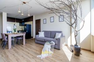 a living room with a couch and a table at Sest0la Centro Loft con Vista sul Paesaggio in Sestola