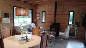 a living room with a table and a couch at Cabañas La Mansa, Casa grande in Balcarce