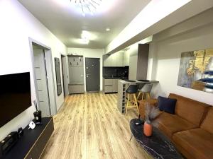 a living room with a couch and a kitchen at Fly & Stay Otopeni Airport - Self Check-in in Otopeni