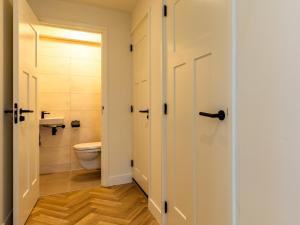 a bathroom with a toilet and a sink at Dorpskaemer in Warmenhuizen +33 photos