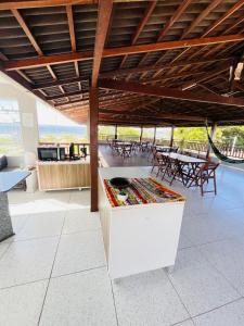 a room with tables and chairs and a table at Bora Bora Temporada in Gamboa