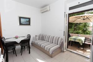 a living room with a couch and a table at Apartment Mandre 4105a in Kolan