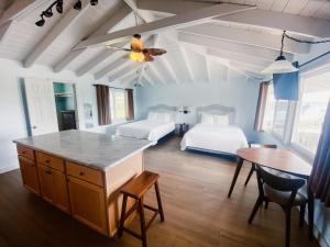 a bedroom with two beds and a dining room with a table at Ragged Edge Resort & Marina in Islamorada +63 photos