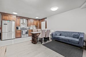 a living room with a couch and a table in a kitchen at Spadina Boutique Rooms in Toronto +20 photos