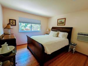 a bedroom with a large bed and a window at Heron House - Hot Tub And Wine Tastings Included in Healdsburg