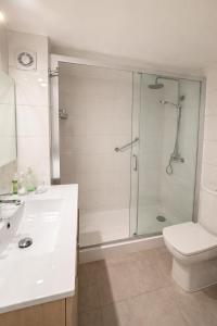 a bathroom with a shower and a toilet and a sink at Las Condes familiar Deluxe in Santiago